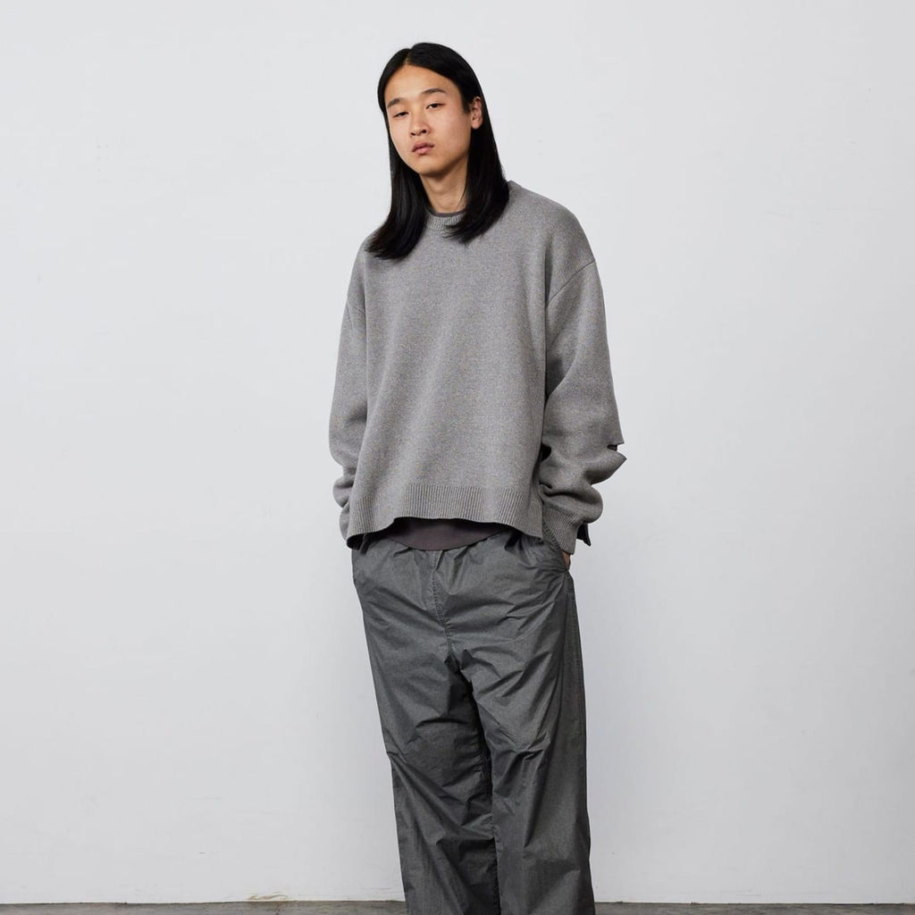 12 GAUGE SLIT KNIT - BEAMS pull gris zips face porté
